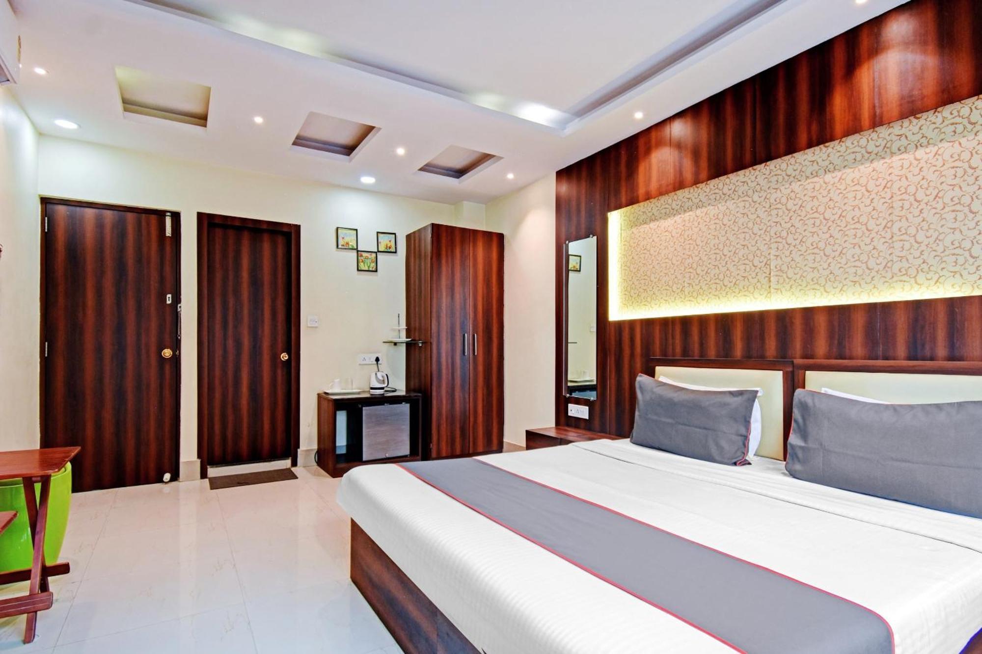 Collection O Motisarai Hotel Колката Екстериор снимка
