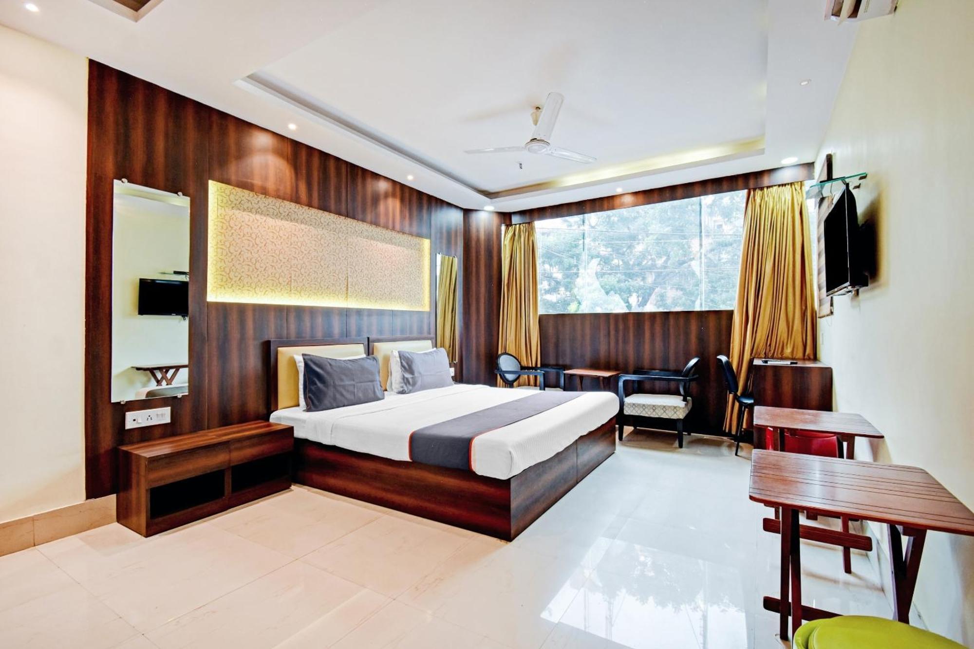 Collection O Motisarai Hotel Колката Екстериор снимка