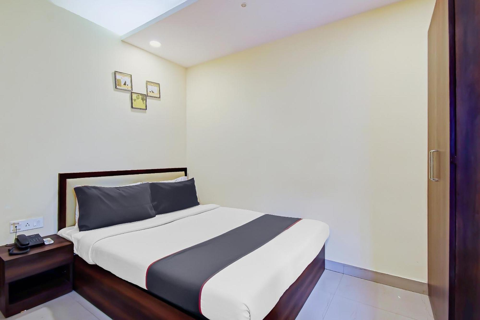 Collection O Motisarai Hotel Колката Екстериор снимка