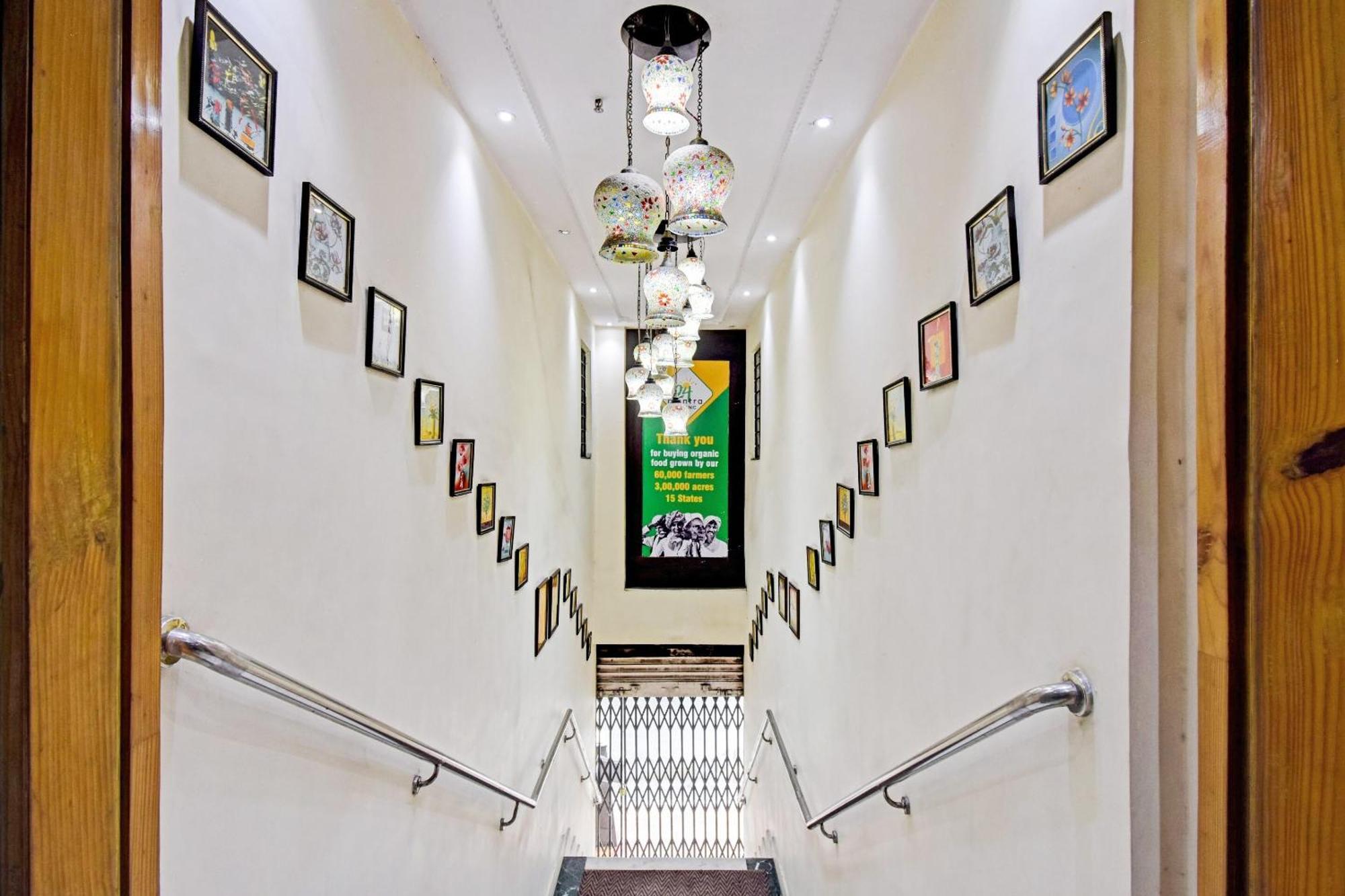 Collection O Motisarai Hotel Колката Екстериор снимка