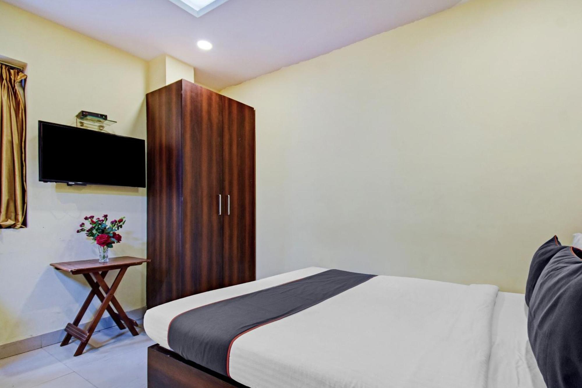 Collection O Motisarai Hotel Колката Екстериор снимка