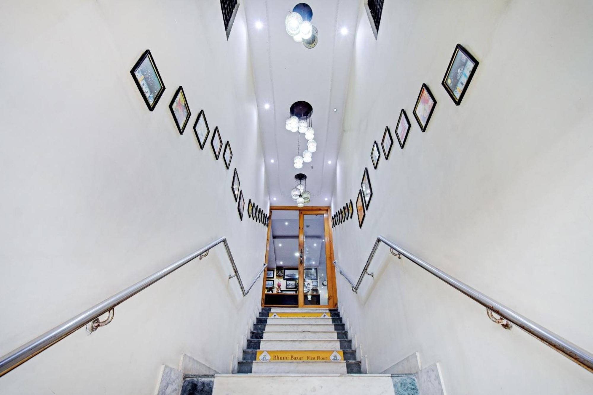 Collection O Motisarai Hotel Колката Екстериор снимка