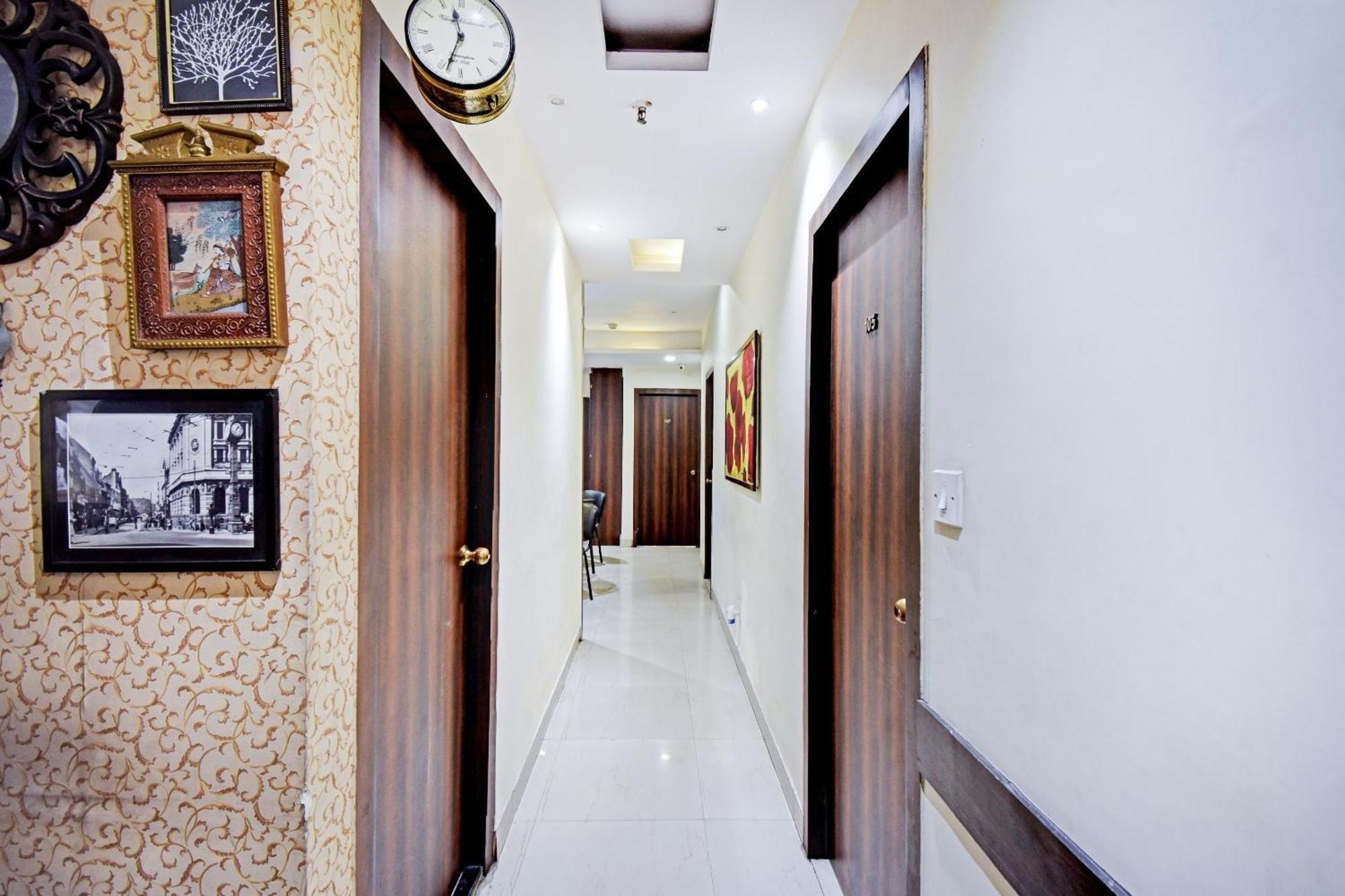 Collection O Motisarai Hotel Колката Екстериор снимка