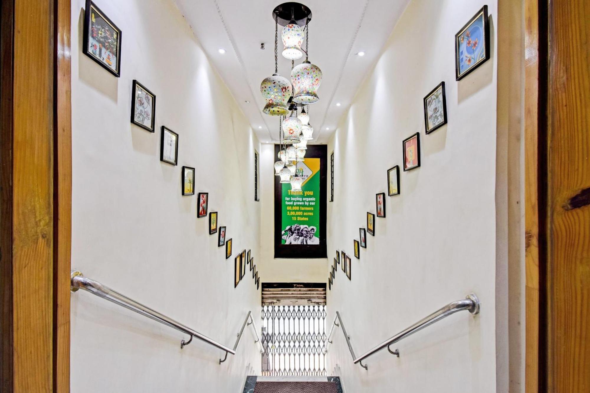 Collection O Motisarai Hotel Колката Екстериор снимка