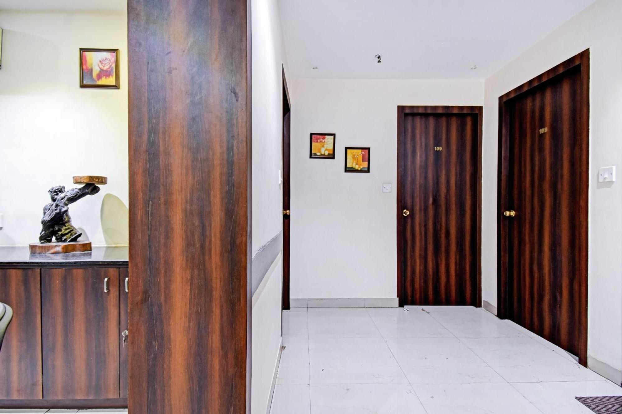 Collection O Motisarai Hotel Колката Екстериор снимка