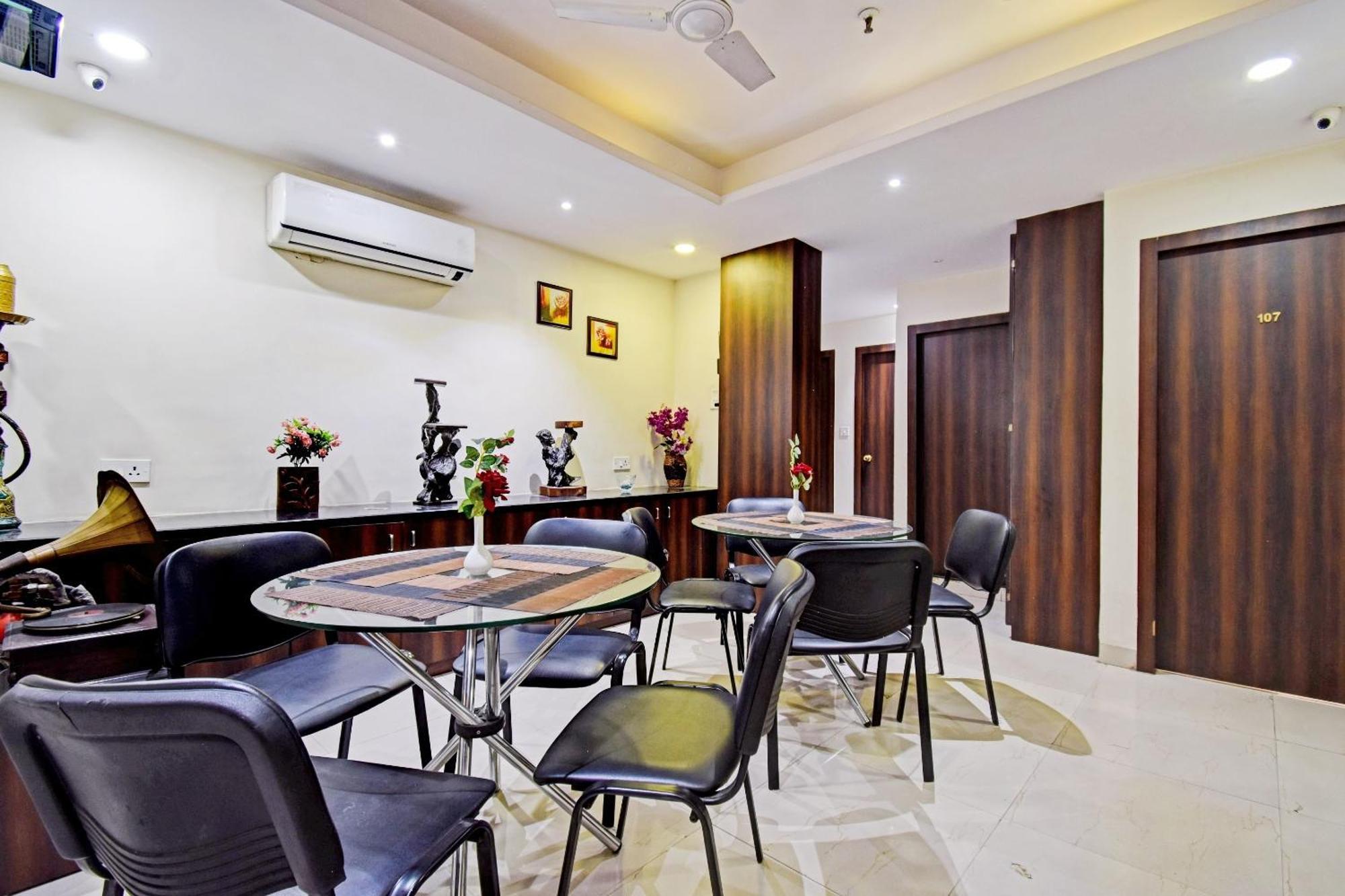 Collection O Motisarai Hotel Колката Екстериор снимка