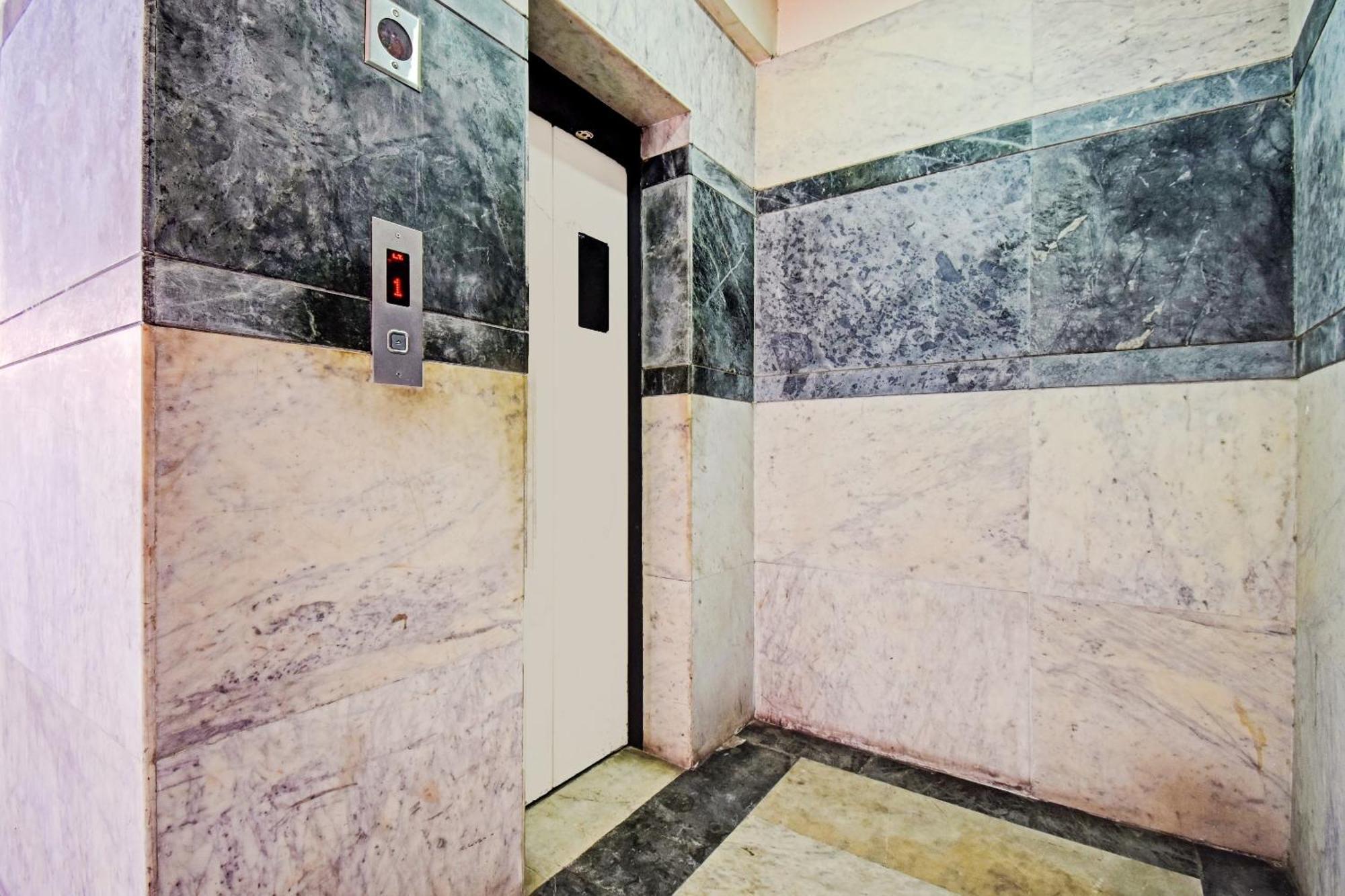Collection O Motisarai Hotel Колката Екстериор снимка