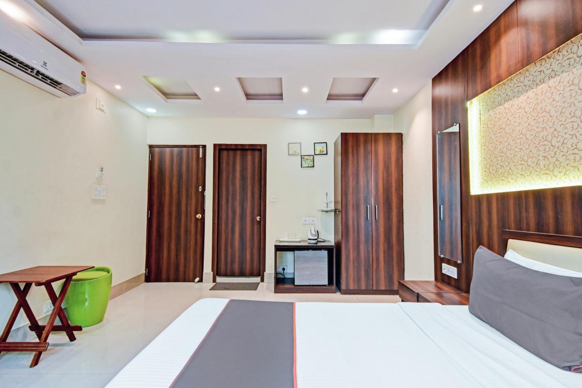 Collection O Motisarai Hotel Колката Екстериор снимка