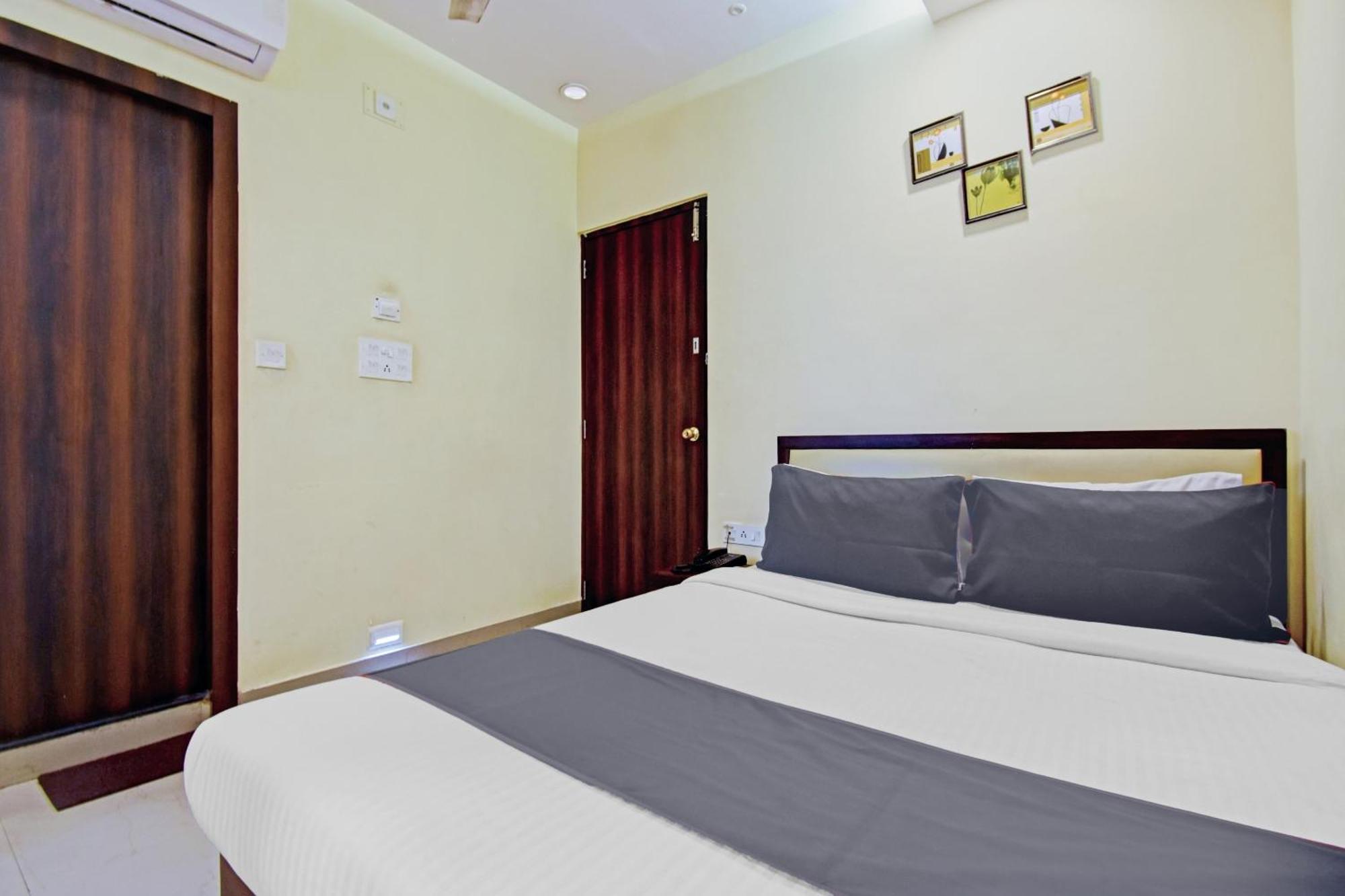 Collection O Motisarai Hotel Колката Екстериор снимка