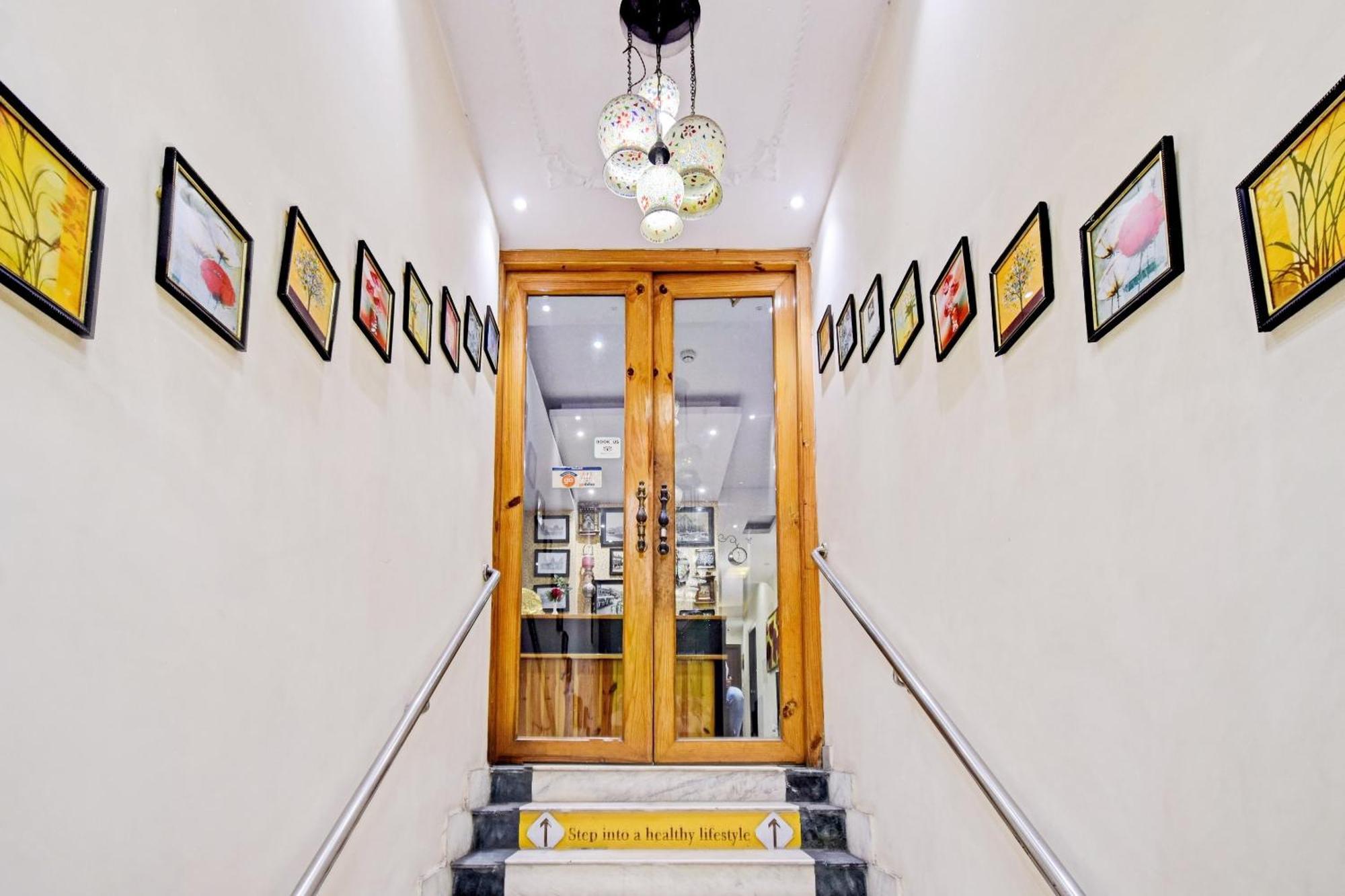 Collection O Motisarai Hotel Колката Екстериор снимка