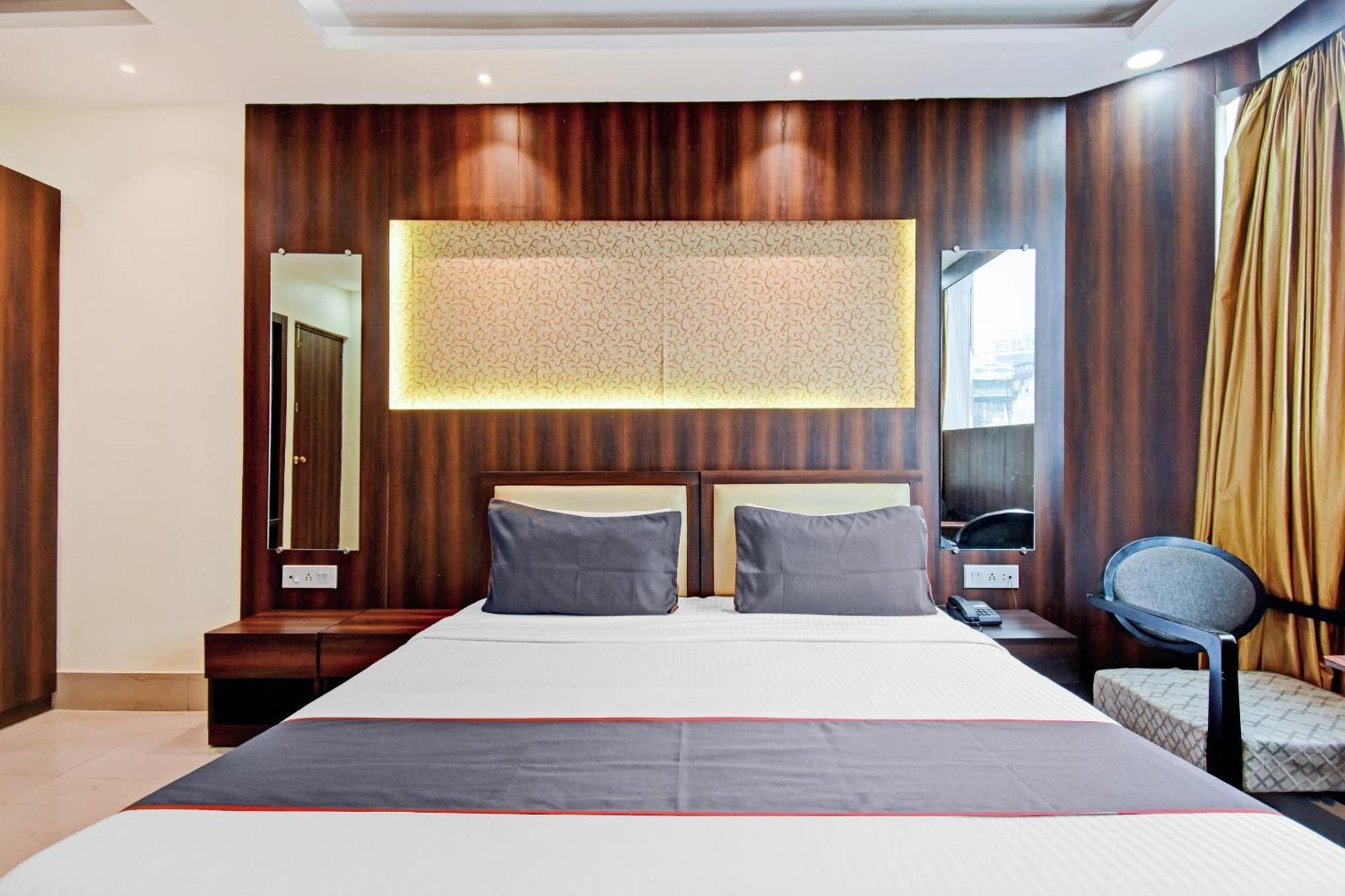 Collection O Motisarai Hotel Колката Екстериор снимка